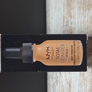 NYX Total Control Pro Foundation - Golden